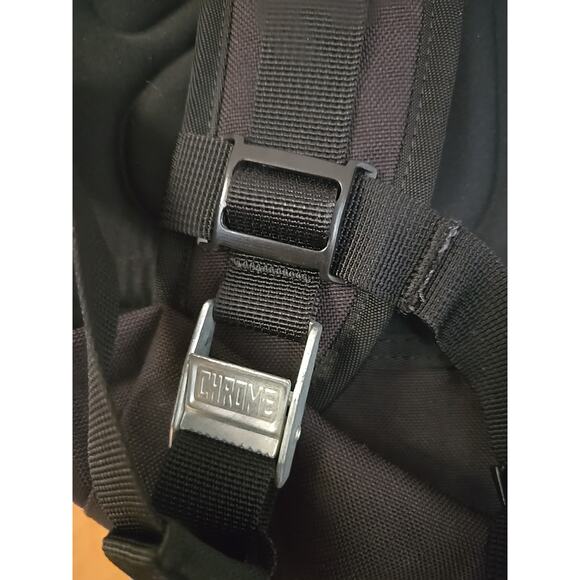 Chrome Waterproof Soyuz Rolltop Backpack Laptop Bag Black Red - Picture 4 of 6